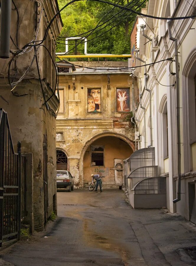 старые дворики нижнего новгорода. дворики нижний новгород. нижний новгород дворы. старые дворики нижнего новгорода. исторический дворик нижний новгород.