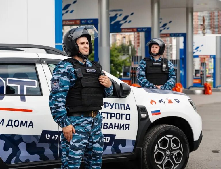 Контролер охранник. Форма охраны азс. Найком заправка. Охрана автозаправочных станций. Охранник на азс.