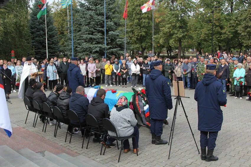 Погода каменск уральский подробная. В Каменске Уральском простились с Сергеем. Митинг Каменск Уральский.