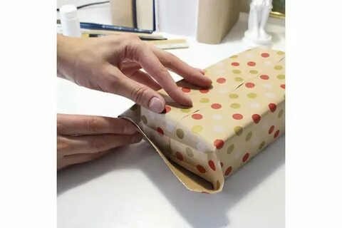 Как упаковать подарок в бумагу видео