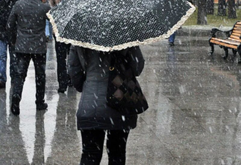 Толстой погода после мокрого. Мокрый снег в Баку. Картинки про внезапное похолодание в апреле. В Баку ожидается ветер. В Татарстане похолодает и пройдет мокрый сне.