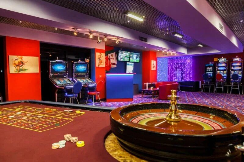 Игровой клуб maxbet минск. Игральный зал. Gambling house. Gambling house. Gambling house.
