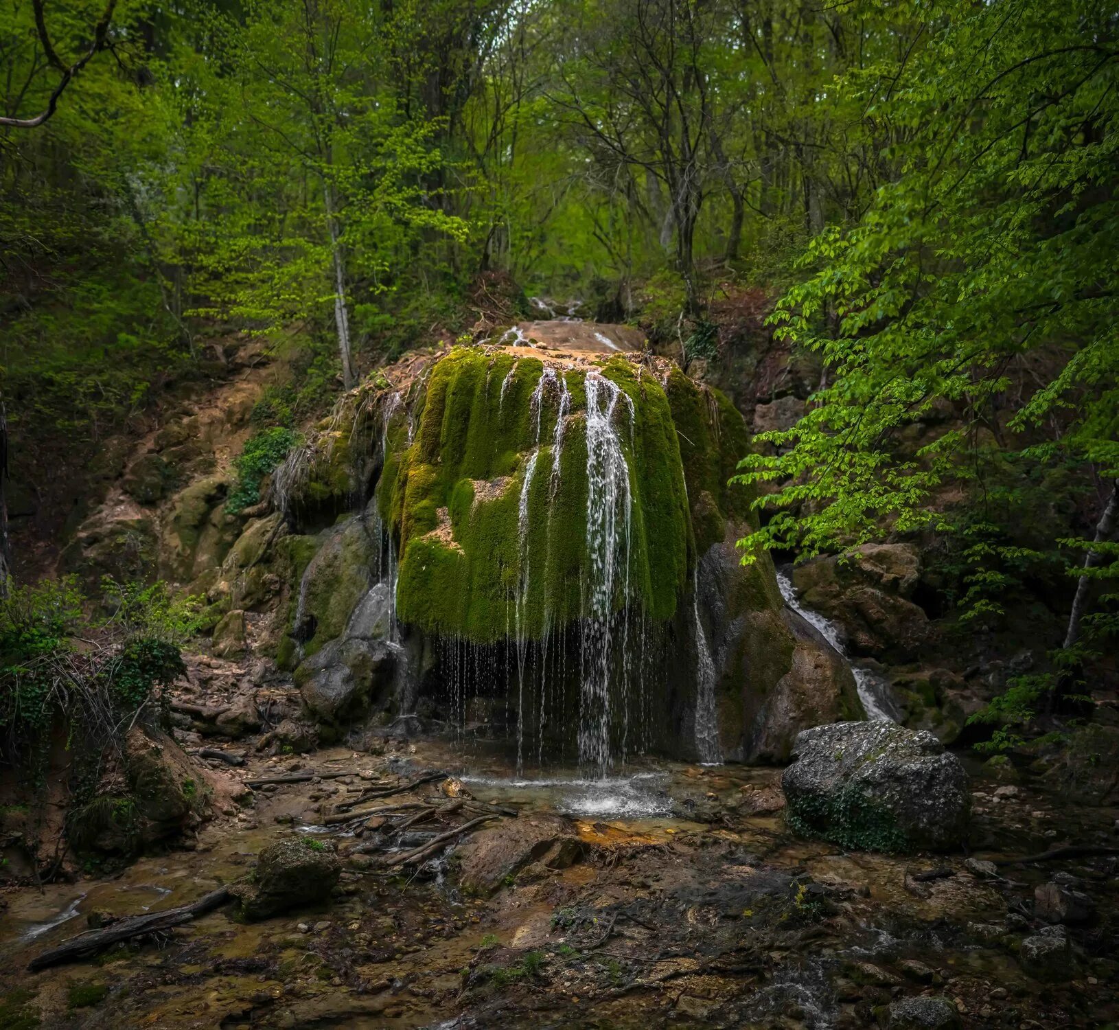 Водопады крыма названия. Водопад серебряные струи. Большой каньон Крыма серебряные струи. Крымский водопад серебряные струи. Водопад серебряные струи Севастополь.