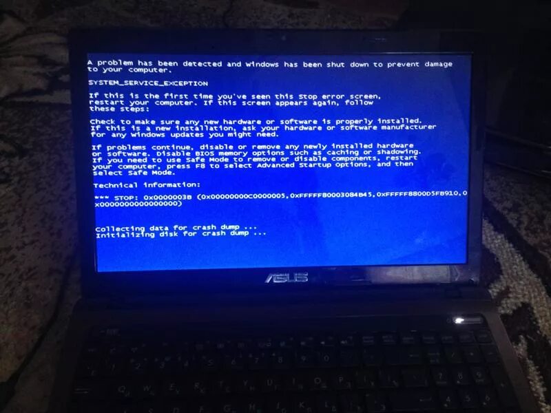Синий экран на ноуте асус. Синий экран смерти виндовс 7 ASUS. Синий экран смерти Windows 10 на ноутбуке ASUS. Экран смерти ноутбук асус. Ноутбук леново не включается экран