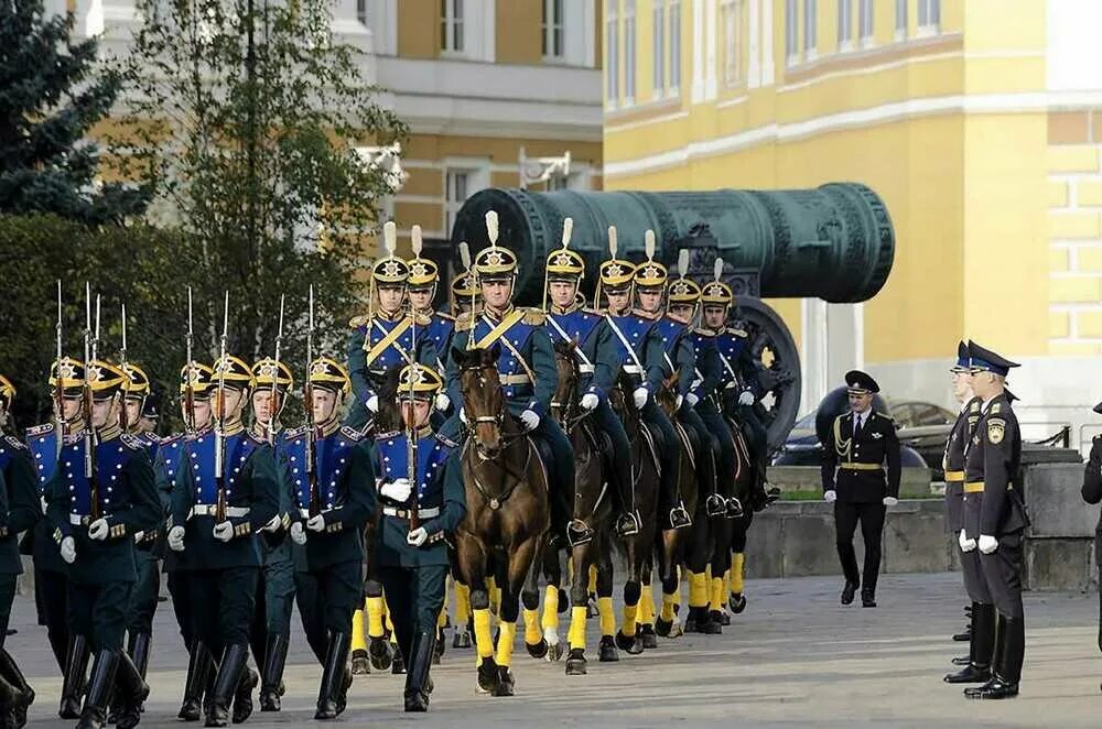 Президентский строй. Президентский полк комендатуры Московского Кремля. ФСО президентский полк. Форма ФСО президентский полк. Кремль Москва президентский полк.