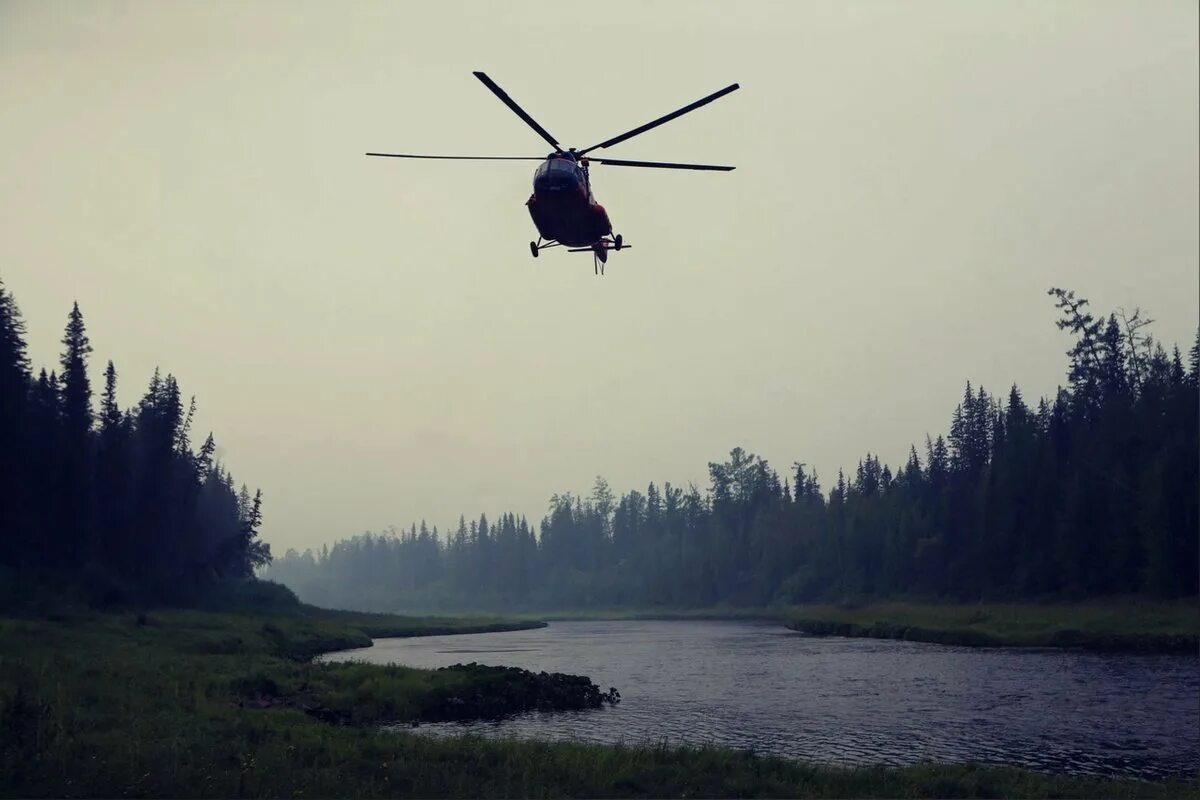 Вертолет ми 8 в тайге. Ми-8 Авиалесоохрана. Вертолет ми 8т Авиалесоохрана. Вертолет ми8 над деревней. Вертолет над железногорском водохранилище