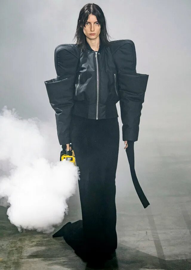 Рик оуэнс показ 2024. Рик оуэнс скандальный показ 2022. Rick owens fw23. Рик оуэнс лукбук. Spring 2020 рик оуэнс.