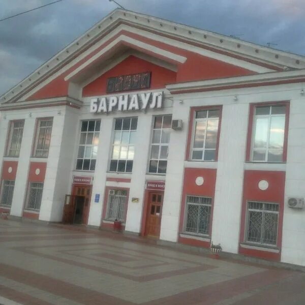 Вокзал Барнаул. Железнодорожный вокзал Барнаул. Город Барнаул вокзал. Барнаул вокзал 1986.