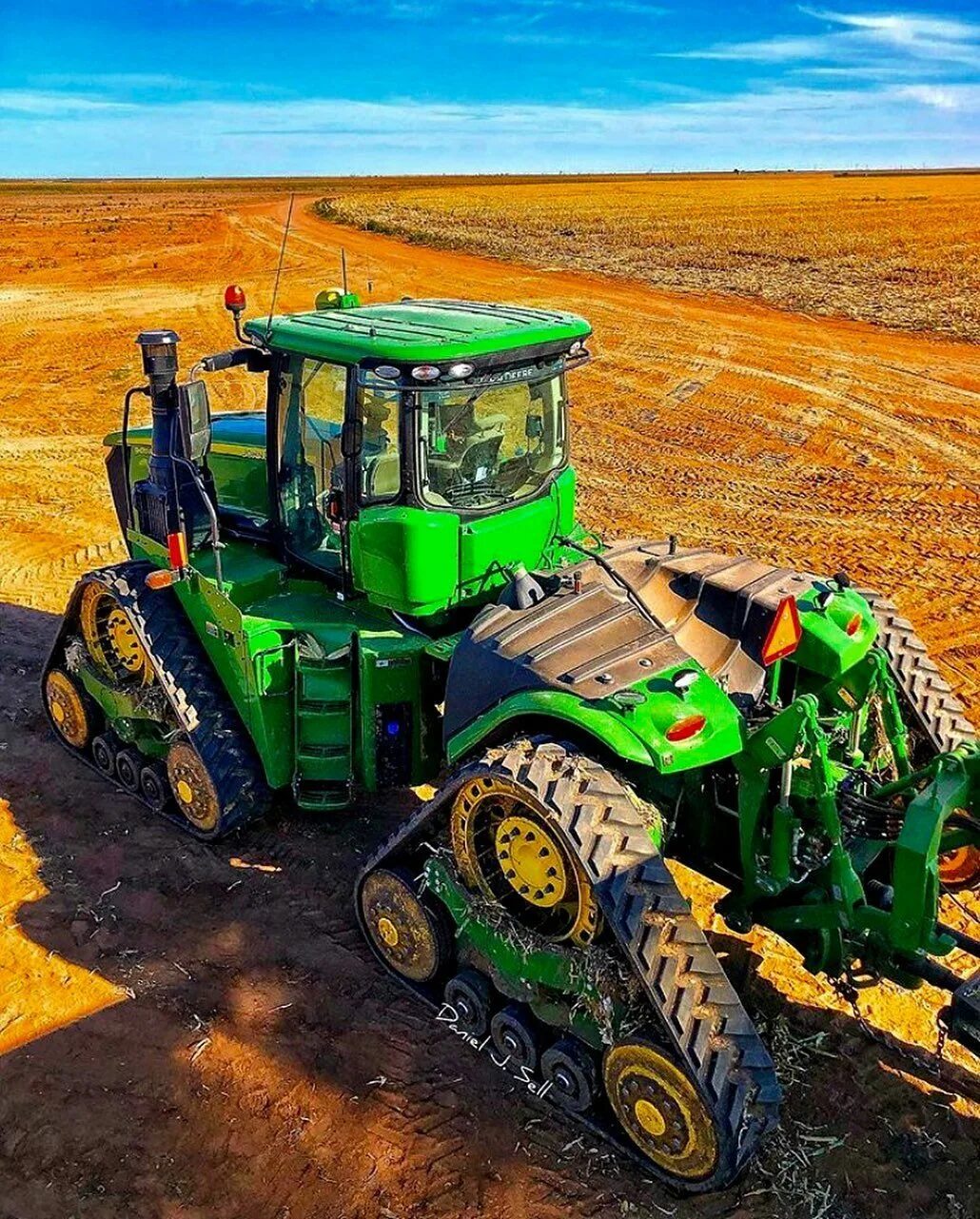 Включи новые тракторы. Джондиры трактор. John Deere Джон Дир. Трактор John Deere 5075e. Сельхоз техника жон жир.