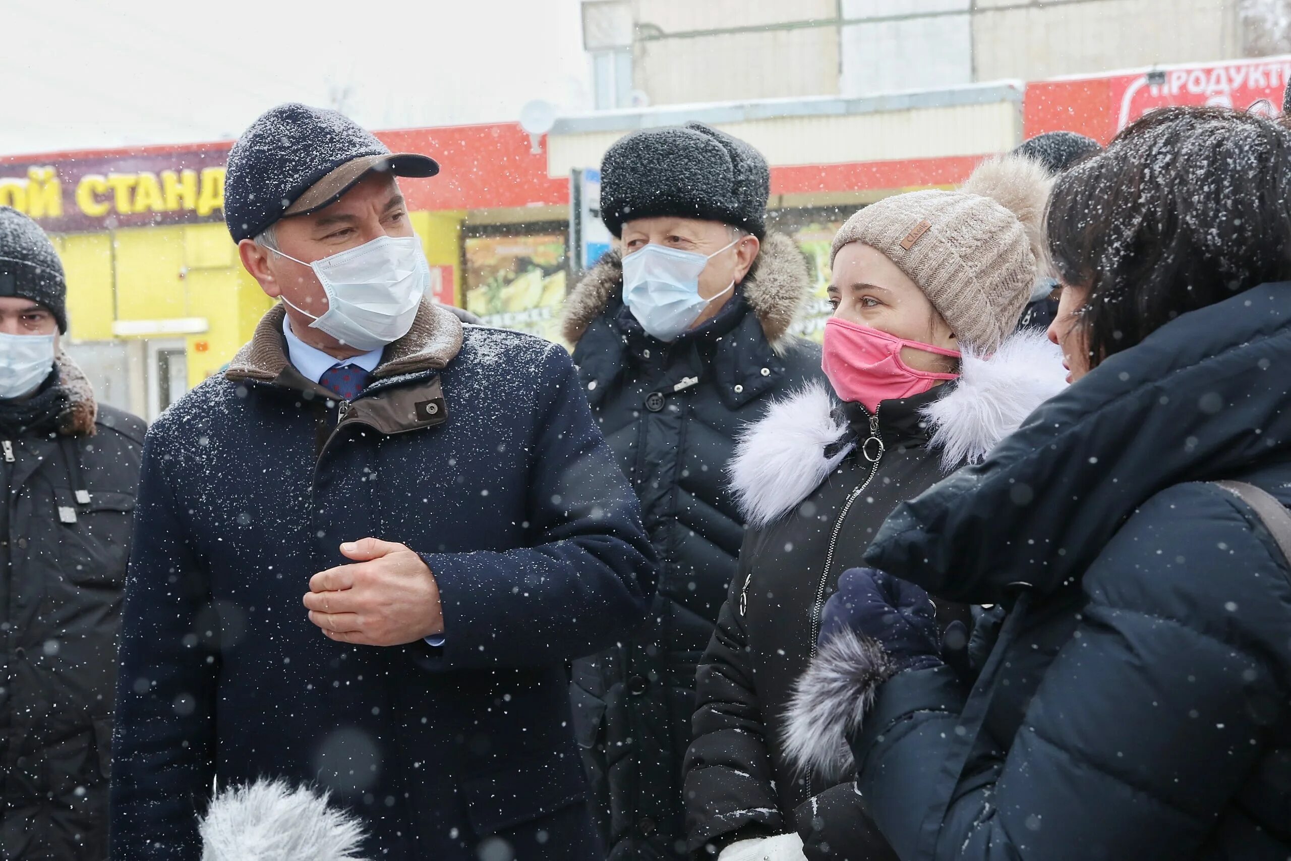 Обстановка в саратове на сегодня. Новости Саратова. Микрорайон звезда Саратов. Поликлиника звезда Саратов. Володин в микрорайоне звезда фото.