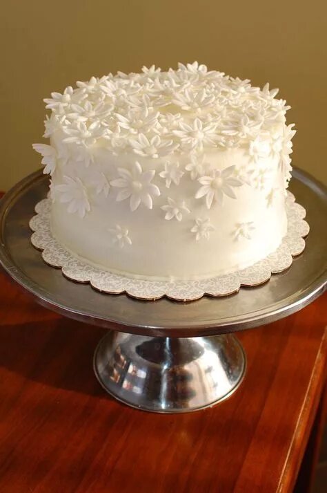 Декор белого торта 9 Pearl anniversary cake ideas pearl anniversary, anniversary cake, 30th anniver