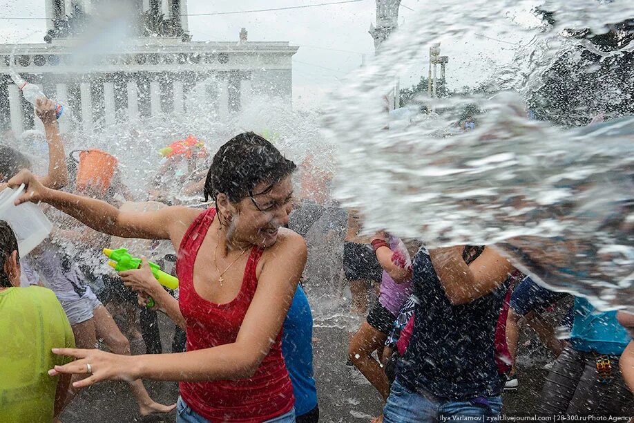 Водная битва на ВВЦ. Водная битва дети. Водная битва ВДНХ 2014. Водные баталии. Water fights