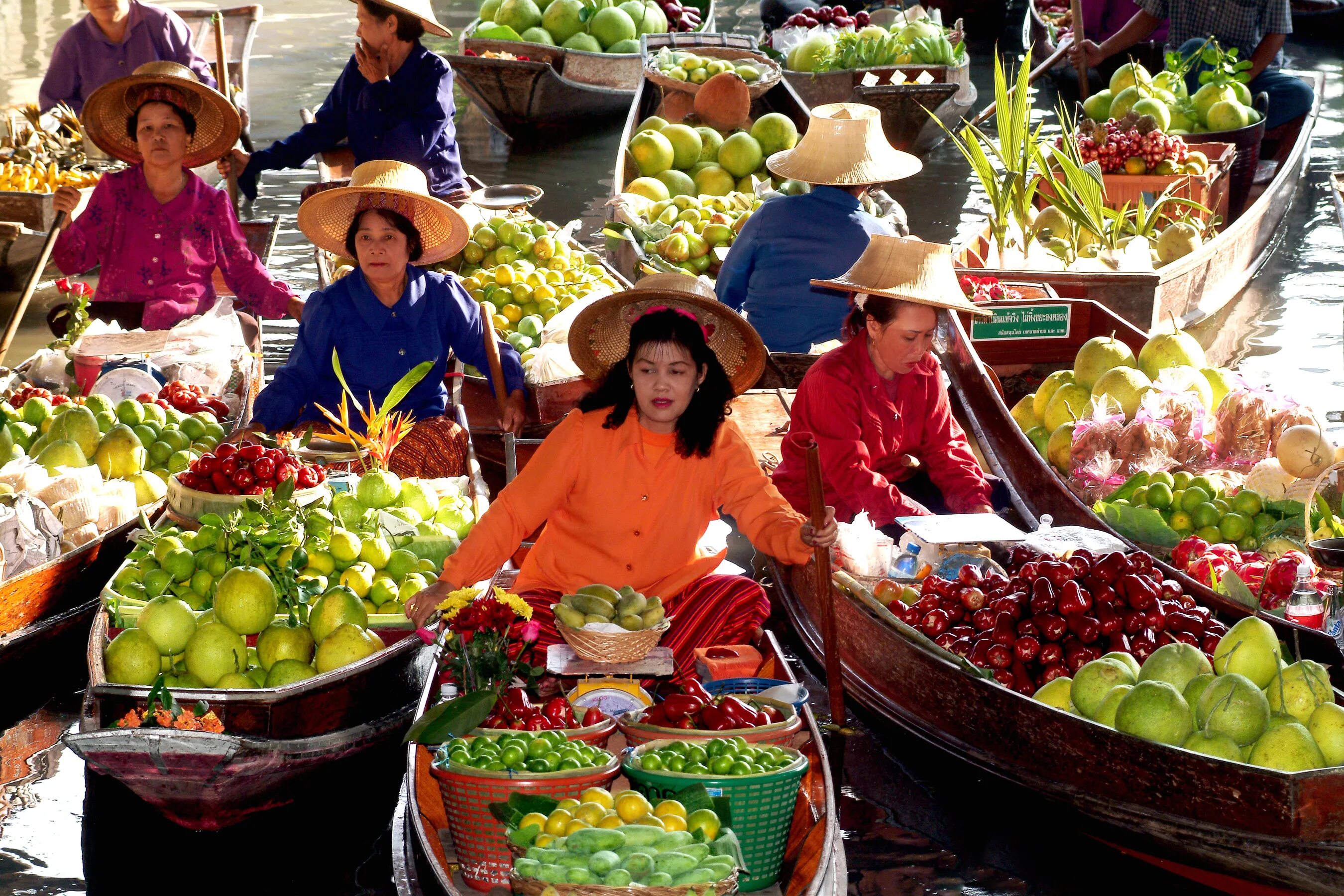 Плавучий рынок Дамноен Садуак Таиланд. Тайланд Бангкок плавучий рынок. Floating Market в Тайланде. Фруктовый рынок в Бангкоке.