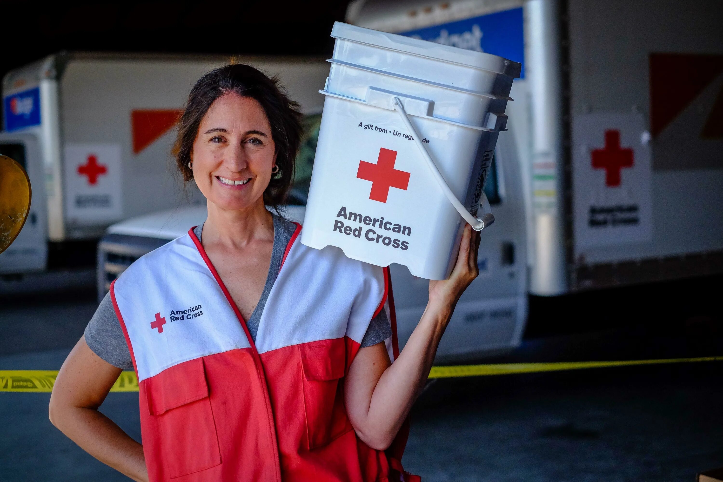 Красный крест помощь крокус. Красный крест. Международный красный крест. Красный крест США. Красный крест фото.