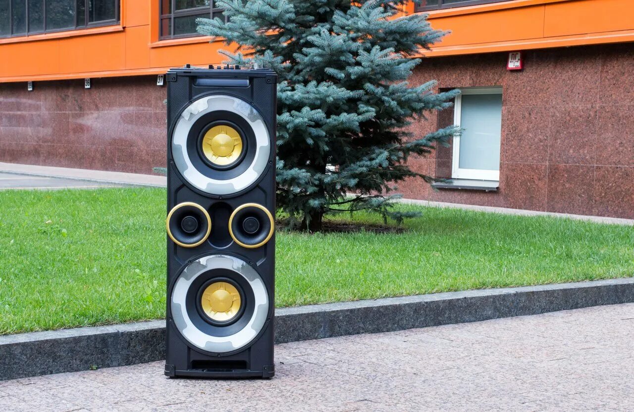 Creative компьютерная акустика. 250vat. Акустические колонки. Колонки в другой стране. Домашний кинотеатр jamo.