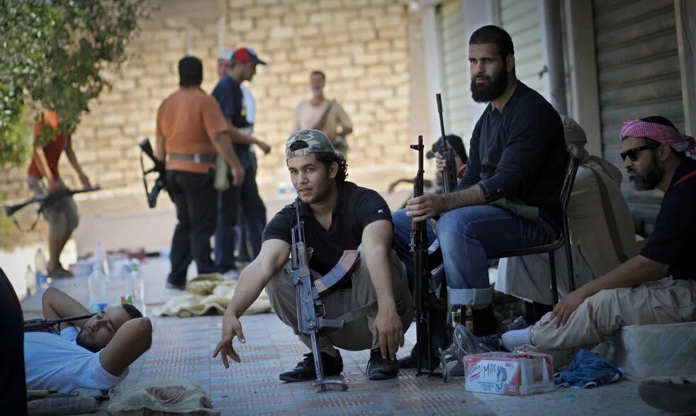 повстанцы захватили. повстанцы захватили. повстанцы хуситы. фото повстанцы в ливии 2011 год. повстанцы захватили.