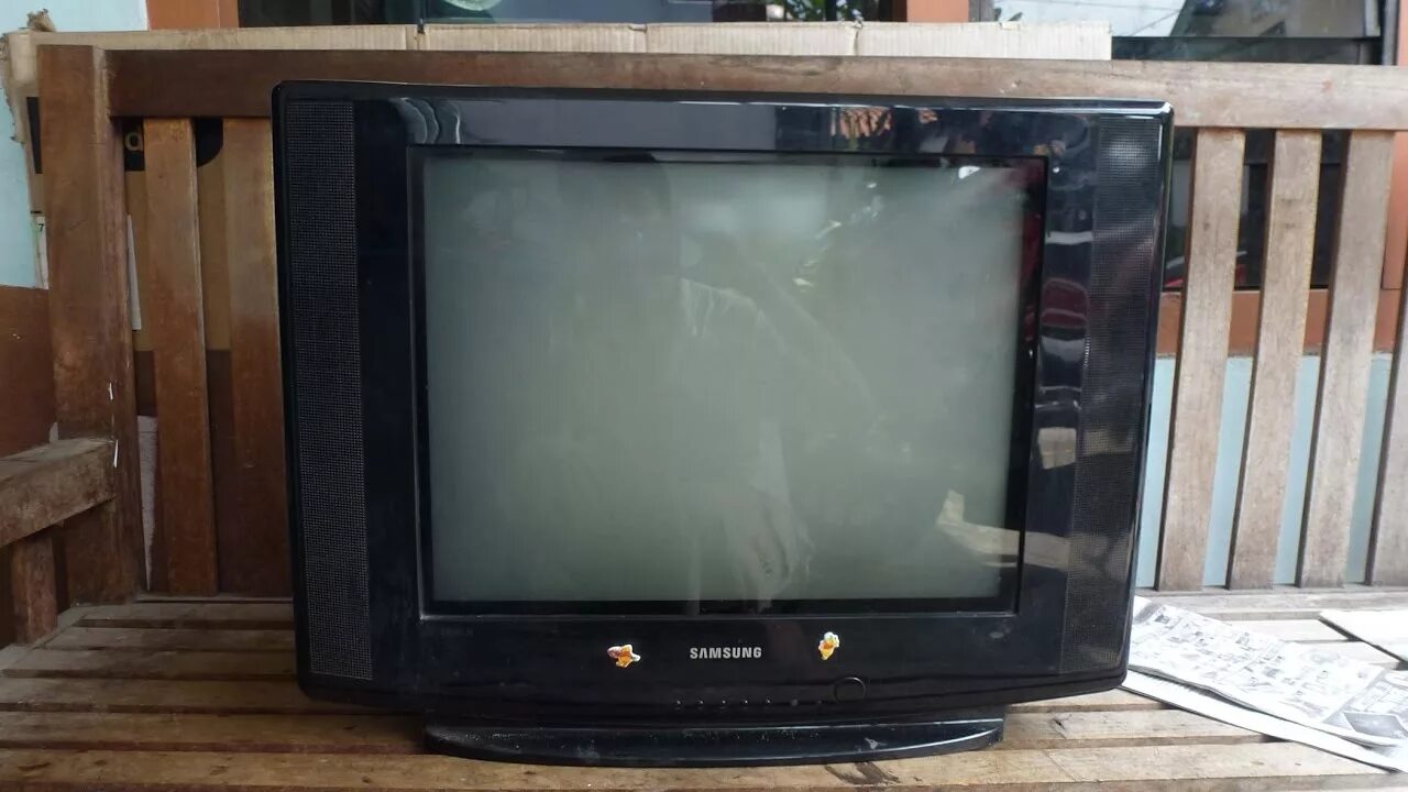 Телевизор самсунг 21. Samsung Slim Fit TV. Телевизор Samsung 21 дюйм. Телевизор самсунг 1000 Герц. Телевизор самсунг слим фит ТВ старый.