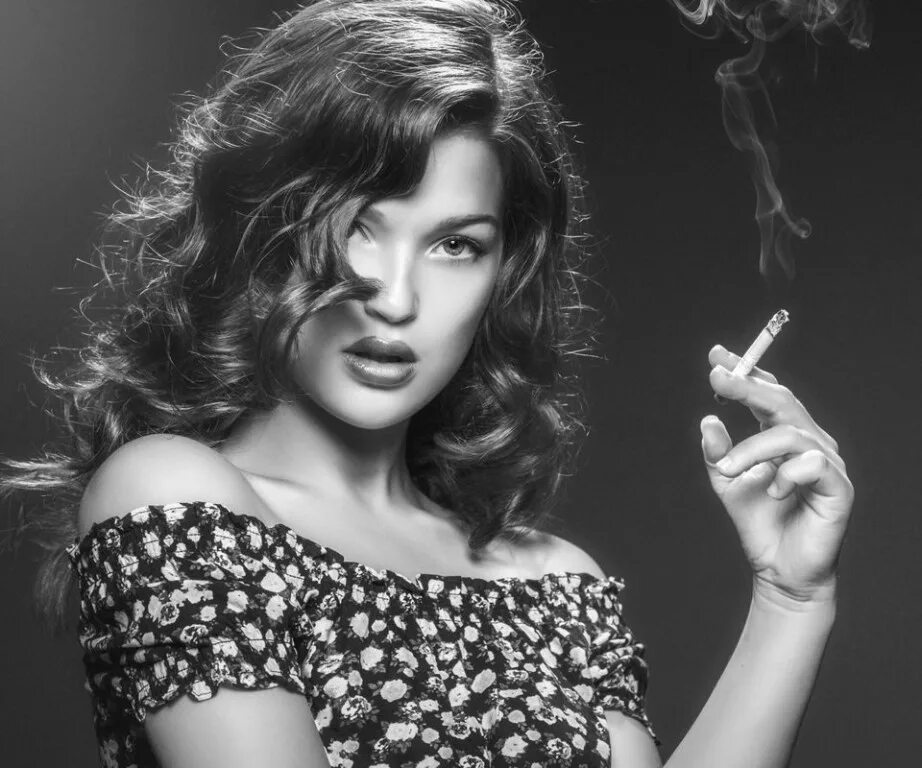 цитаты доверять людям да был такой косяк. хобби асти и киркоров. женщина в шляпе с мундштуком. доверять людям да был такой косяк картинка. роковые брюнетки.