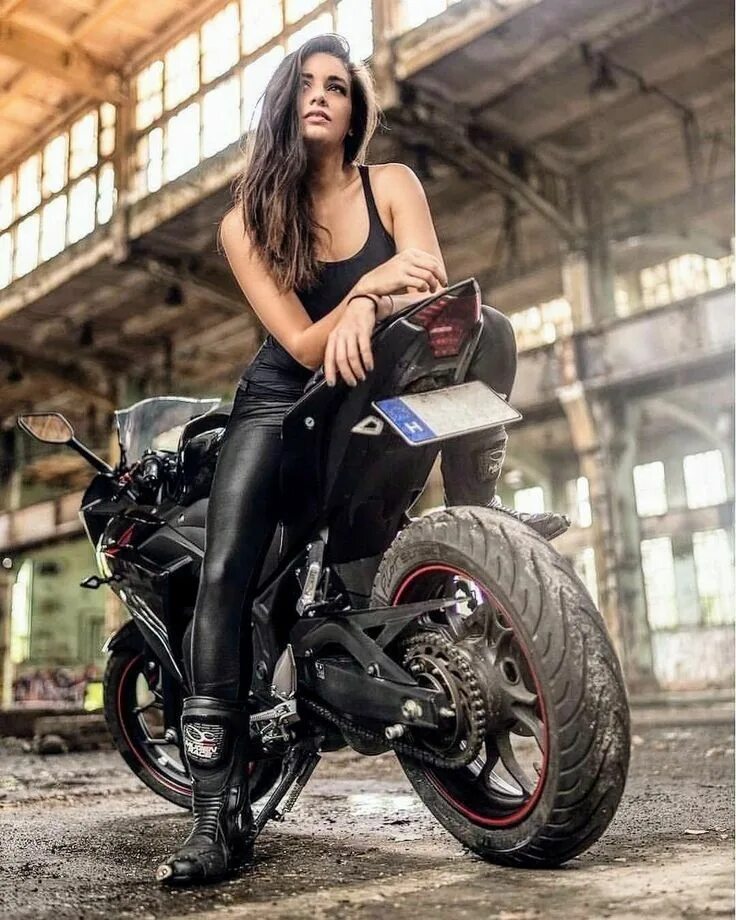 Девушка на мотоцикле. Девушки с байками. Красивые девушки на мотоциклах. Девушка на байке. Про девушку на мотоцикле