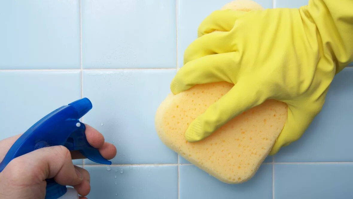 Мытье плитки. Мытье кафеля в ванной. Чистка плитки. Мытье стен. Чем можно отмыть стену
