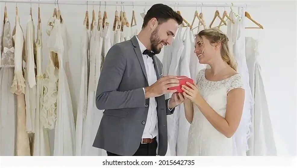 We prepare for the wedding. Ресторан для свадьбы. We prepare for the wedding. Невеста перед зеркалом ампир. Свадьба.