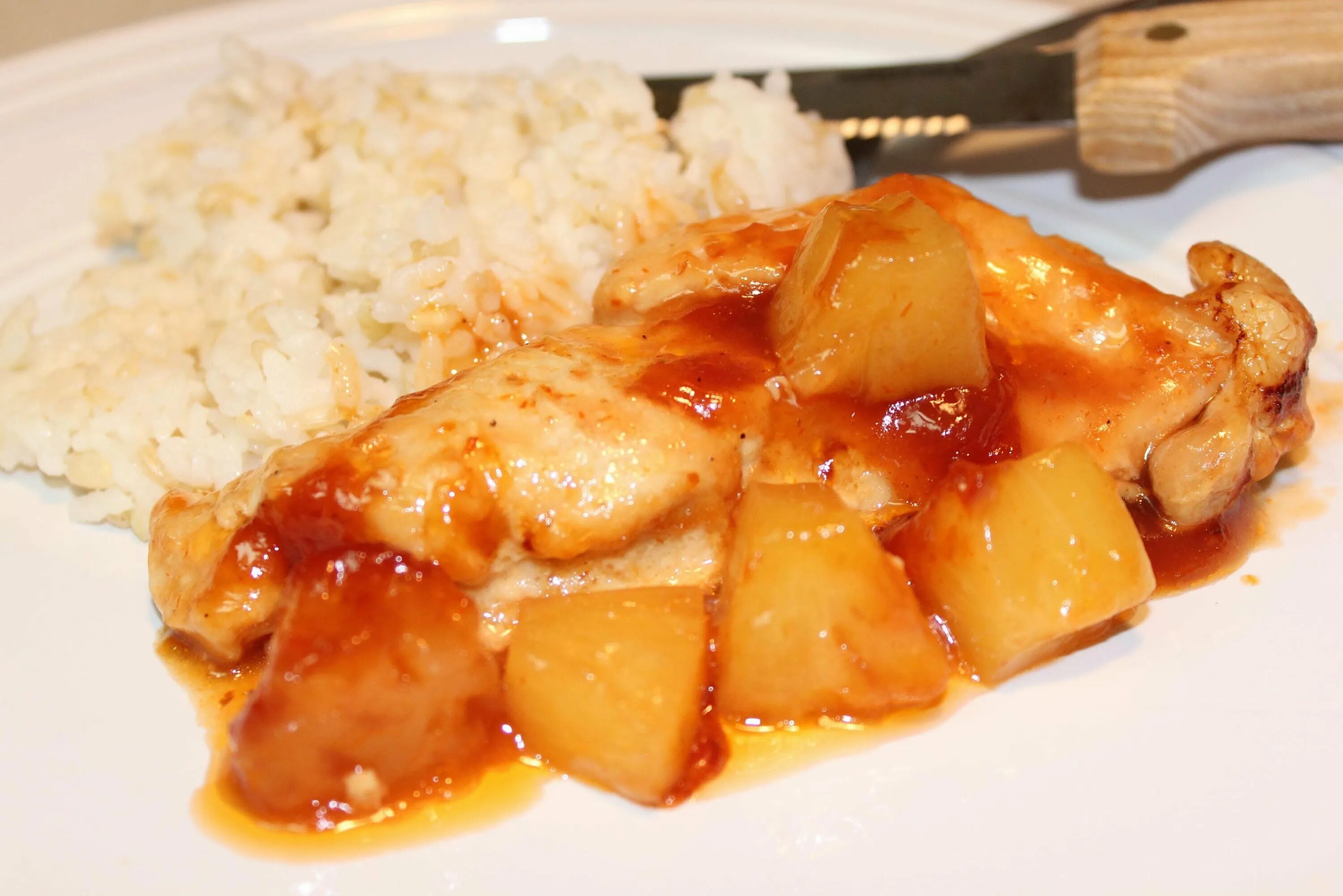 рис в кисло-сладком соусе.