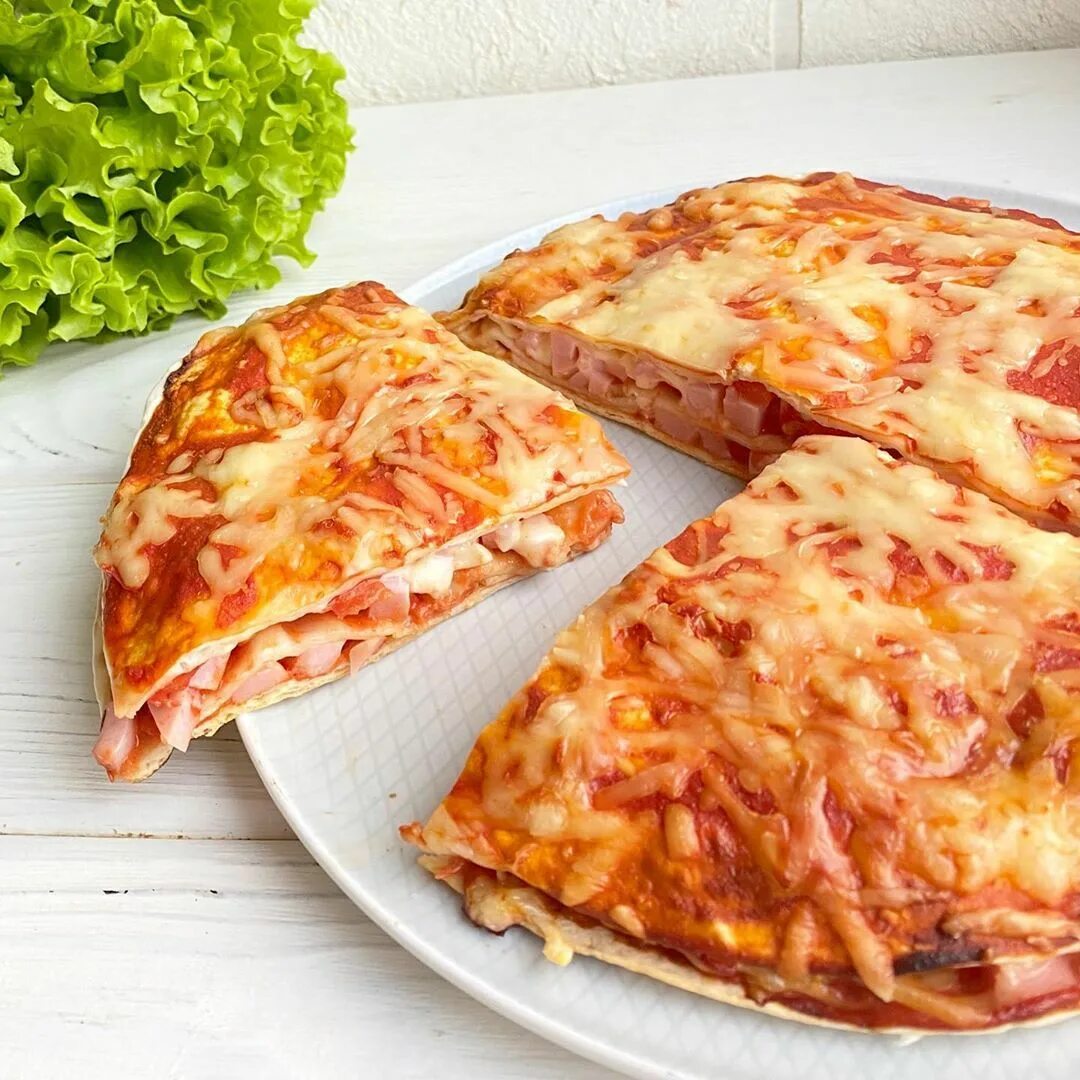 Закрыть пицца. Пицца «кальцоне» (calzone). закрытая пицца. пицца из лаваша. лаваш пита.