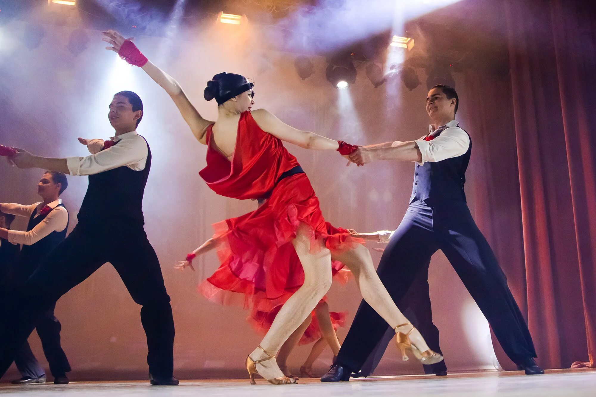 веселые конкурсы на свадьбу. танцы на корпоративе. танцевальные конкурсы на юбилей. танцы на корпоративе. танцевальный конкурс на новогоднем корпоративе.