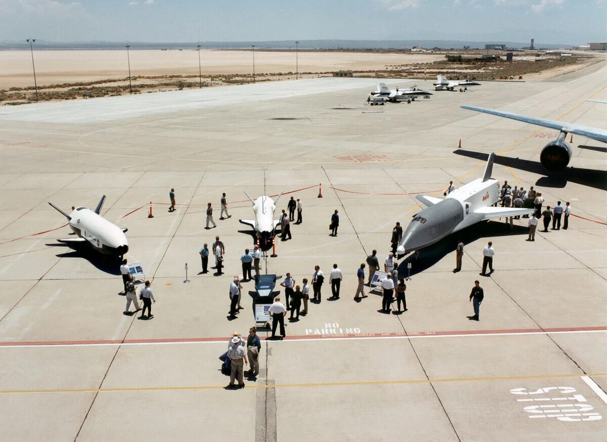 Х 37 0. Боинг х-37. Боинг x-37b. Беспилотник США X-37b. Самолет Boeing x-37b.