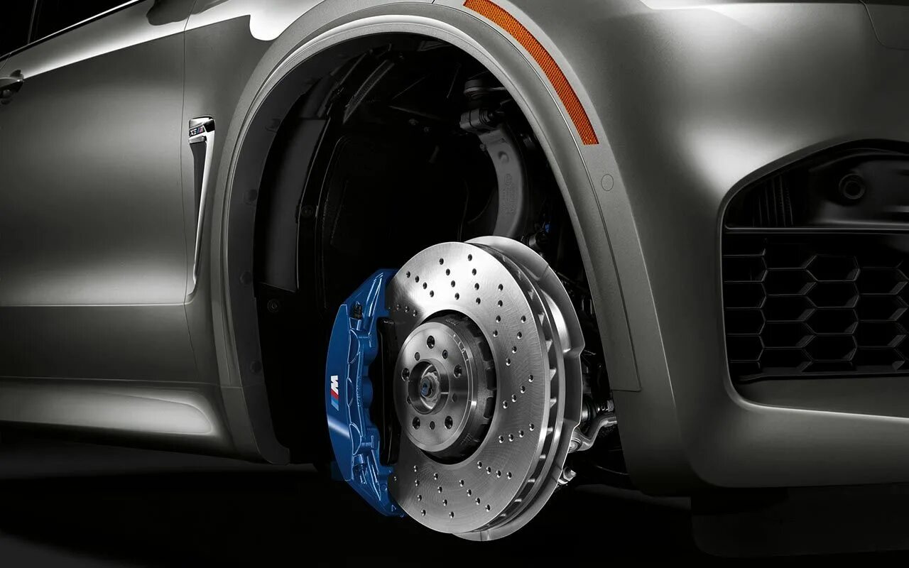 Bmw x5 тормоза. BMW x5 m Brakes. BMW x7 тормоза m Performance. Тормозные система BMW M Perfomance x5 g05. BMW M Performance Brake System.