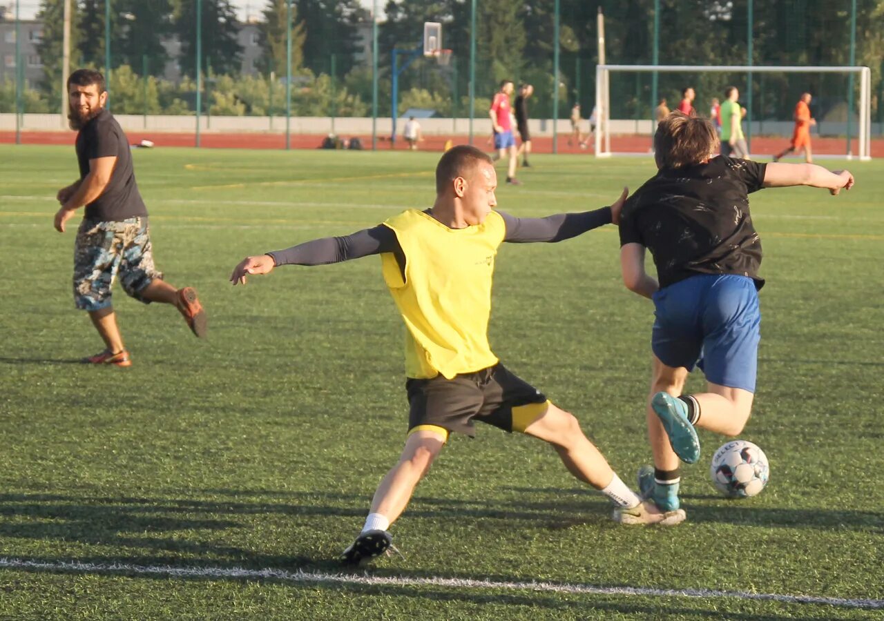 Гамид агаларов футболист ахмат. Дуайт макнил. Футбольная национальная лига фото. Футбольная национальная лига 2014. 13 июля футбол.