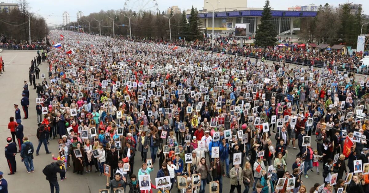 Какая сегодня в уфе. Бессмертный полк Уфа. Бессмертный полк в Уфе 9 мая 2022. Бессмертный полк в Уфе 2019 школьники Уфа Башкортостан. Толпа людей Бессмертный полк.