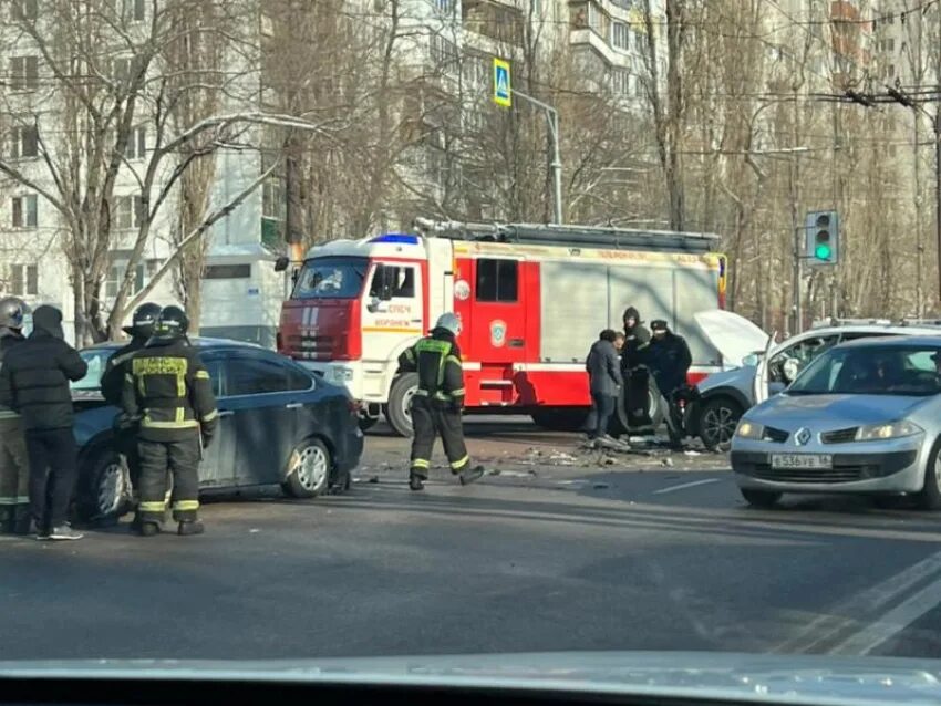 Тревога в воронеже сейчас. ДТП на Хользунова Воронеж. ДТП Хользунова Воронеж сегодня. Новости Воронежа происшествия. Авария Таращанце Хользунова два дня назад.