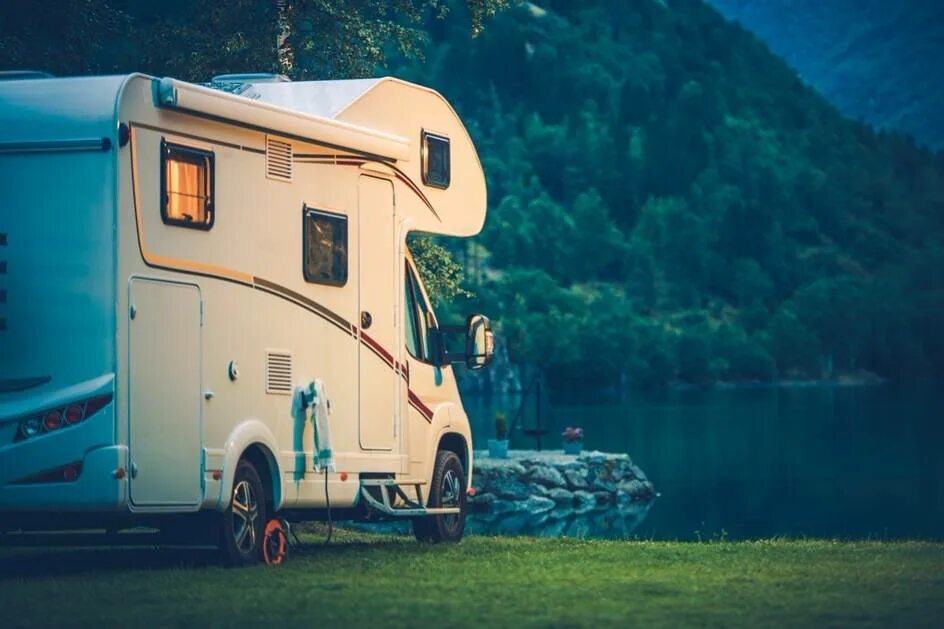 Camper автодом. Трейлер на колесах. Автодом airstream. Караванинг в норвегии. Тур дома на колесах.