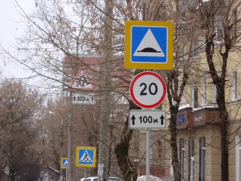 Числа на дорожных знаках. Дорожные знаки на улицах города. Дорожный знак город. Новые дорожные знаки. Знаки на улице города.