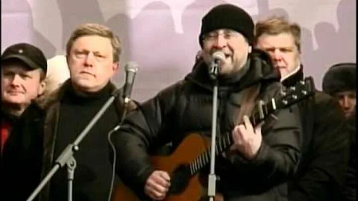 Ддт черные фары у соседних ворот. Ддт черные фары у соседних ворот. Ддт петровский 1995 год. Ддт. Ддт родина на гитаре.