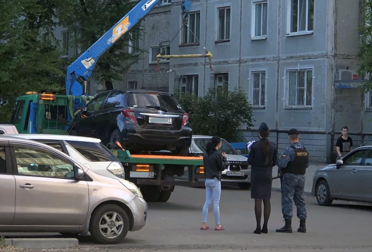 Арест автомобиля должника. Арест машины. Приставы арестовали. Взыскание автомобиля. Ураган фото.