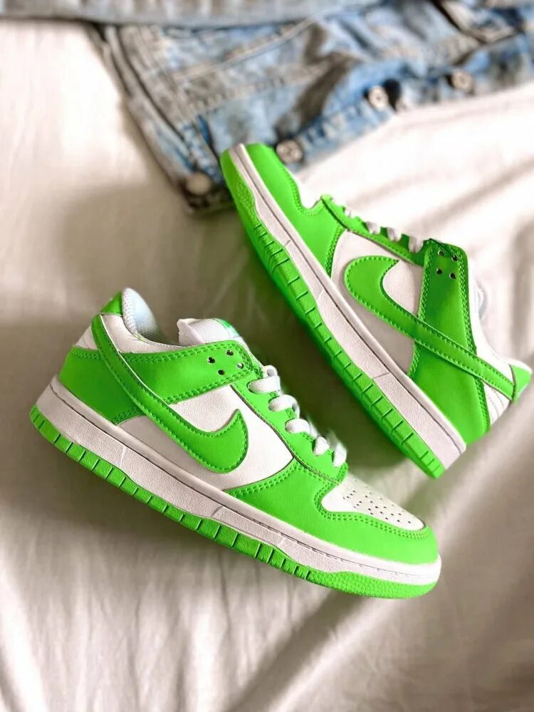 Nike SB Dunk Green. Найк White Green. Nike Dunk Low Green Glow. Nike SB салатовые.