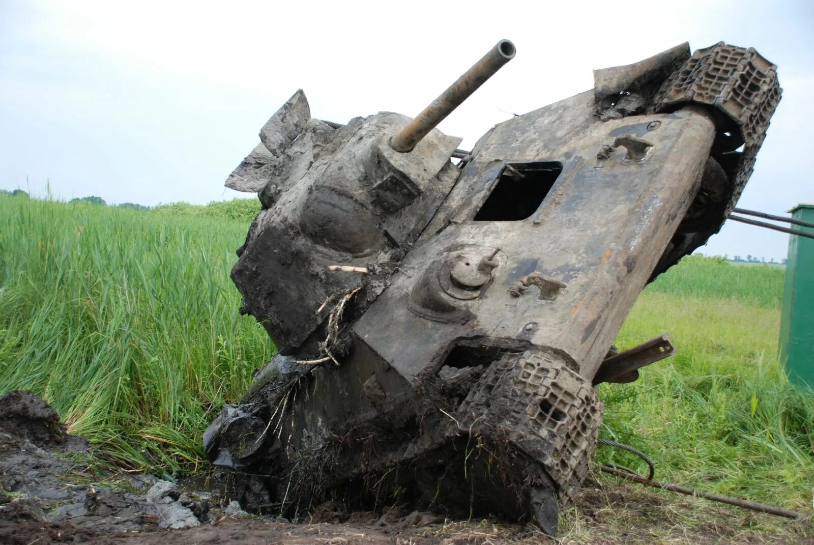 Находки второй мировой войны танки. Т 34 на Украине. Находки техники второй мировой войны. Находки немецких танков второй мировой войны.