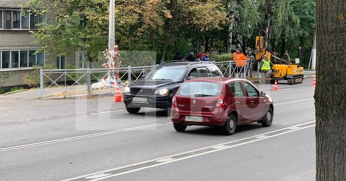 Мусоровоз задавил. В Истре мусоровоз сбил детей. Мусоровоз сбил двух девочек в Истре. Мусоровоз сбил девочек в Истре. Мусоровоз сбил девочек.