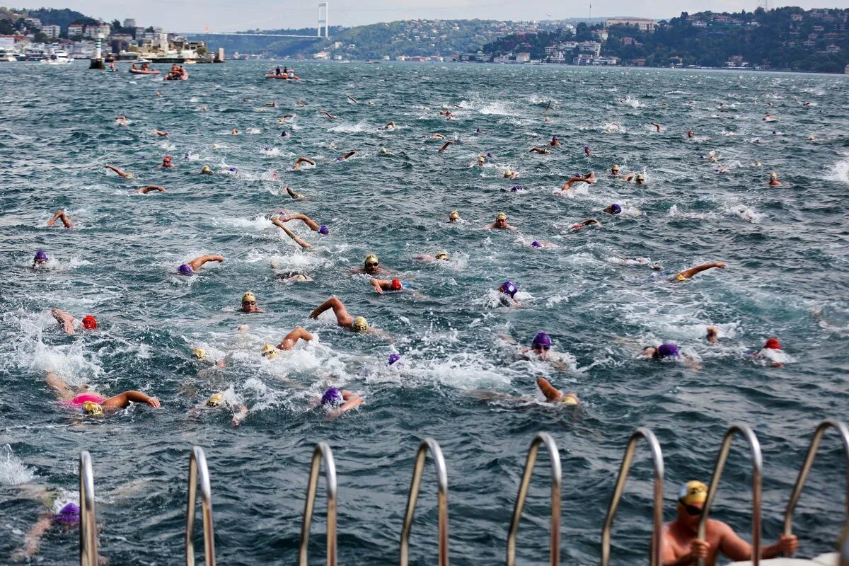 На открытой воде быстро. Bosphorus Cross Continental Swim. Continental swimmer 2021. Bosphorus Cross Continental Swim 2023. Bosphorus Cross-Continental swimming Race ESL.