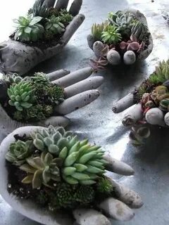 Gardens hands