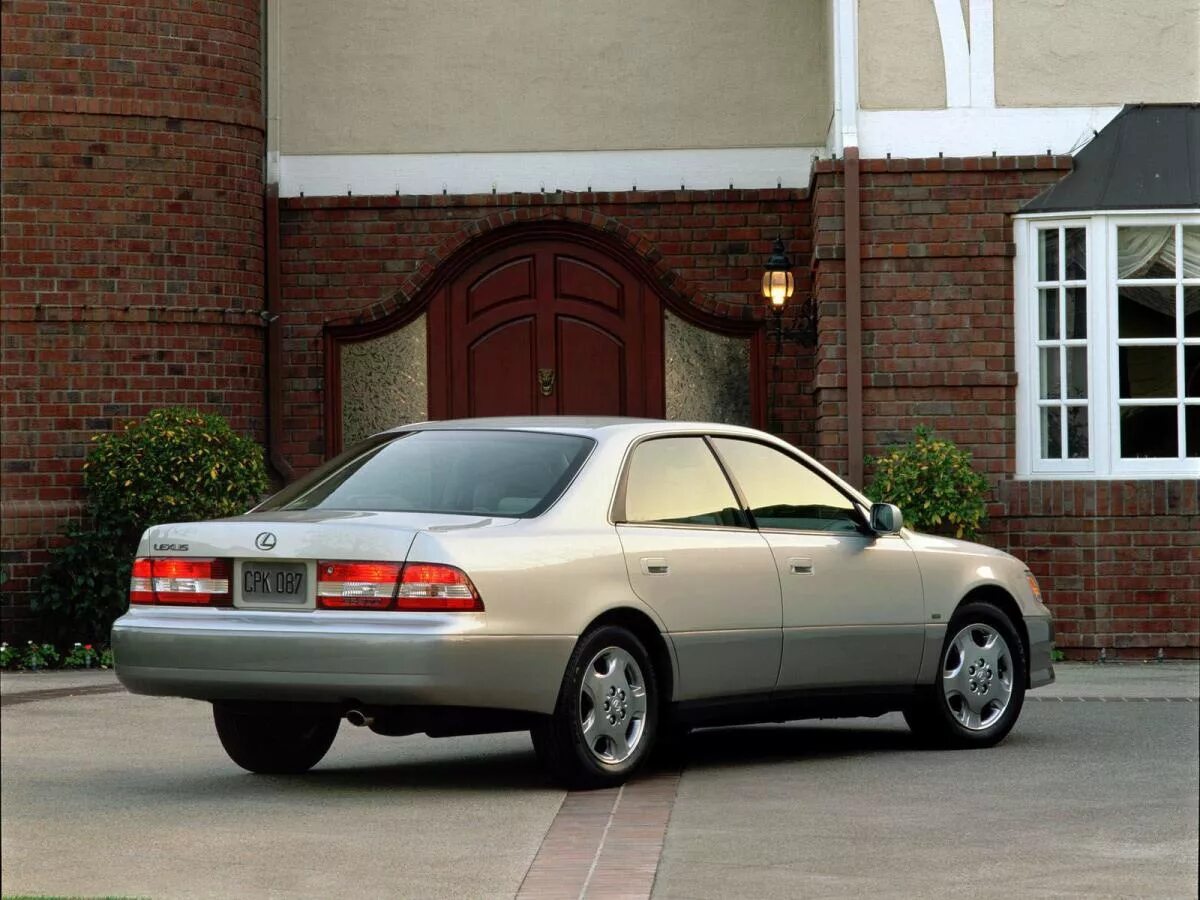 Старый lexus. Лексус ес 300 1997. lexus es 1996. лексус 300 седан 2001. lexus es300 2001.