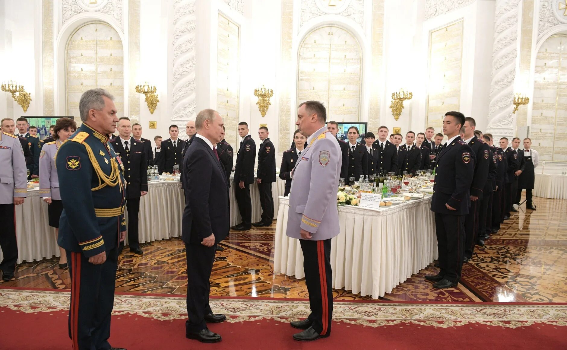 Президентский прием. Прием выпускников военных вузов в Кремле. Прием выпускников военных вузов в Кремле 2019. Выпускники военных вузов в Кремле.