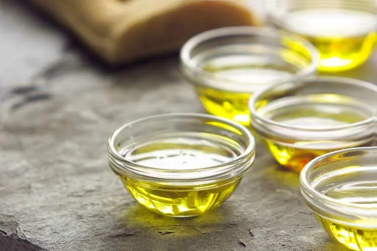 Как проверить оливковое масло на подлинность. Oil Vinegar. Как проверить оливковое масло на подлинность в домашних условиях. Olive tap.