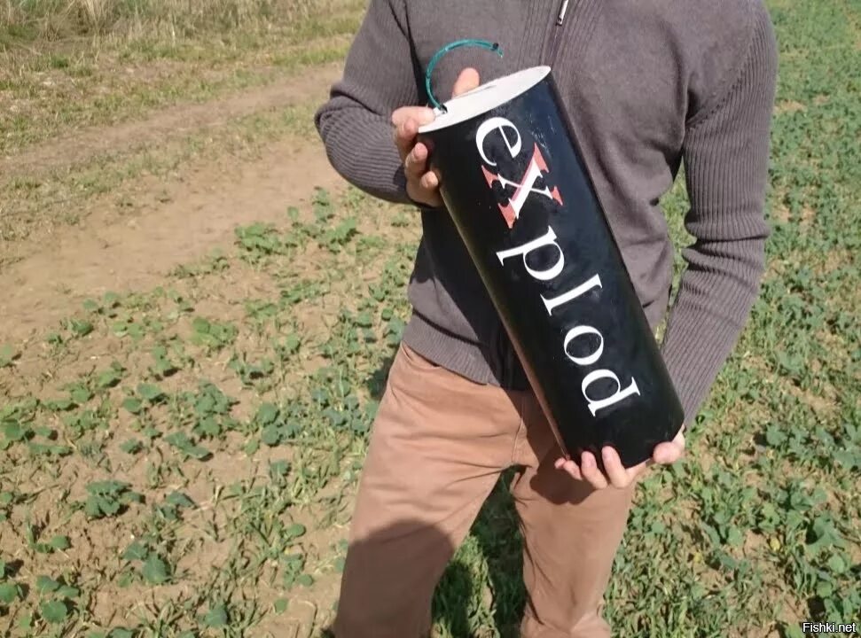 Петарды корсар 12 взрыв. Петарды корсар 30000. Самый большой корсар петарда в мире. Самая большая петарда корсар 30000. Пиротехника взорвалась в руках.