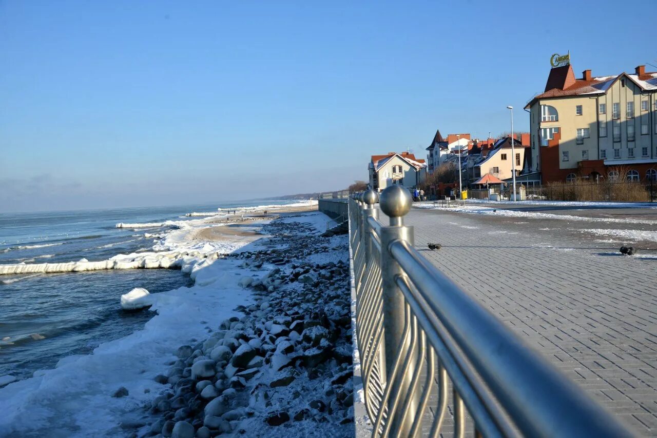 Янтарный калининградская область зимой. Зеленоградск калининградская область 2021 зима. Балтийский маяк балтийск. Балтика зеленоградск. Калининград светлогорск зеленоградск.
