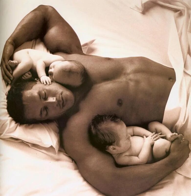 Фотосессия с новорожденным. Мужчина и женщина с младенцем. Мужчина с ребенком.