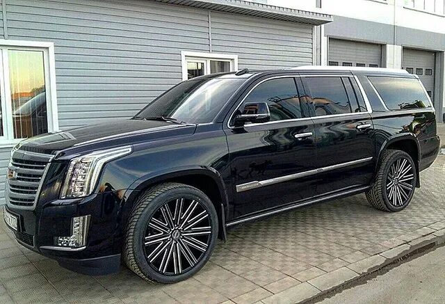 Диски на инфинити qx80. Range rover r22. Диски r 24. Литые диски пентаграмма. Крайслер 300с колеса 20 дюймов.