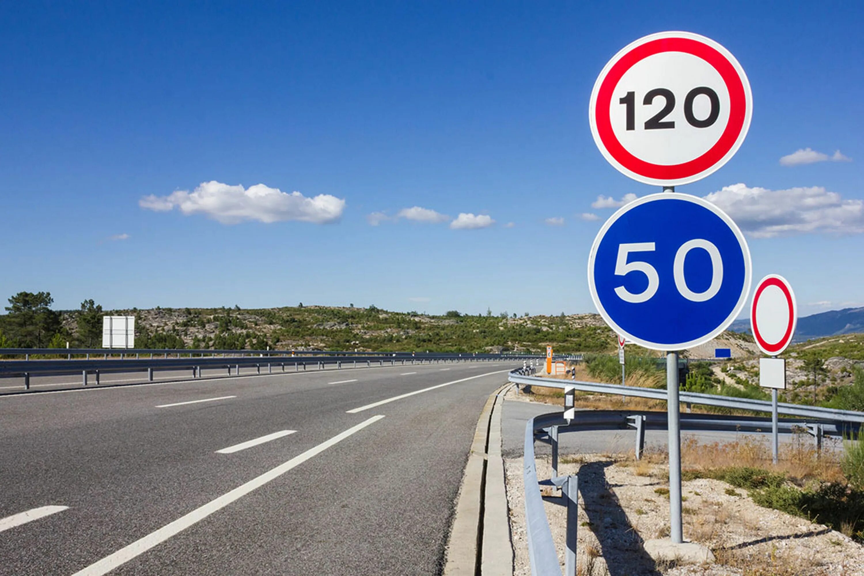 Ограничение минимальной скорости на дороге. Дорожный знак 50. Дорожный знак минимальная скорость. Знак ограничение минимальной скорости на дорогах.